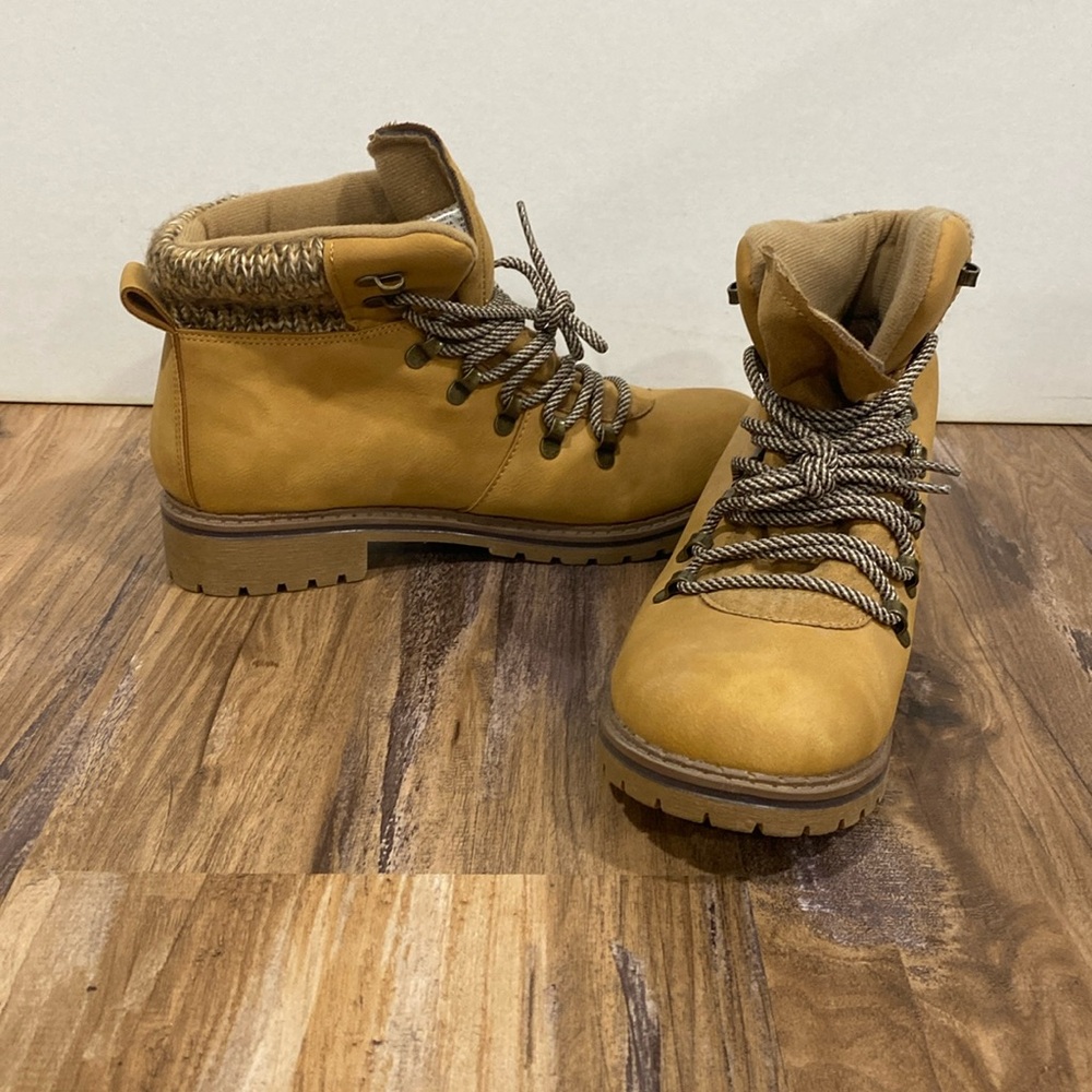 Tan combat winter boots